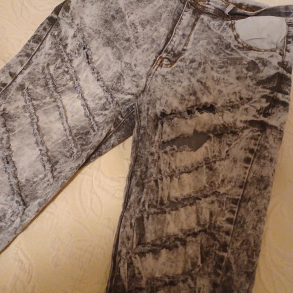 Plus Size Destructed Skinny Jeans Bundle - Picture 10 of 11